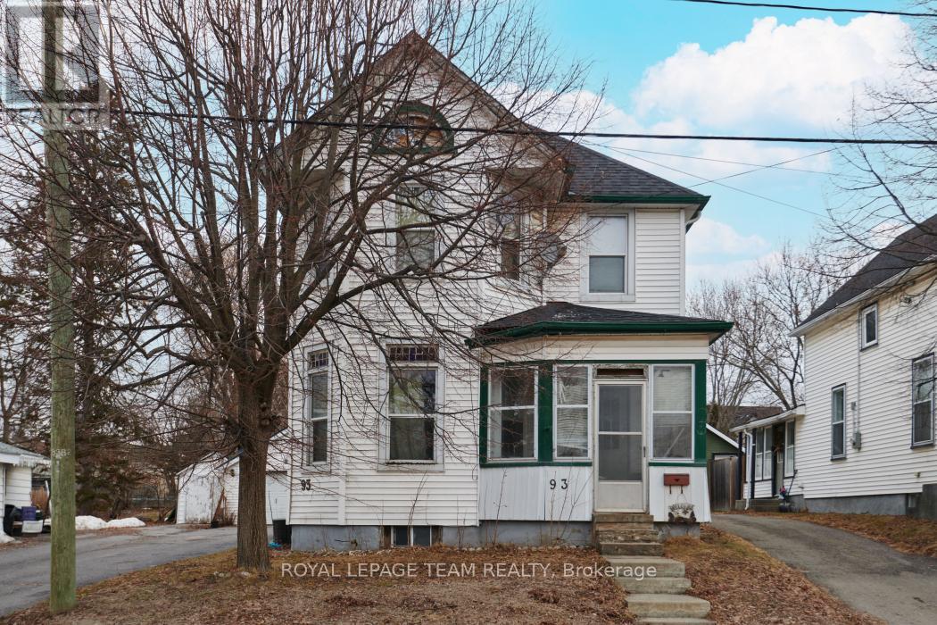 93 QUEEN STREET, smiths falls, Ontario