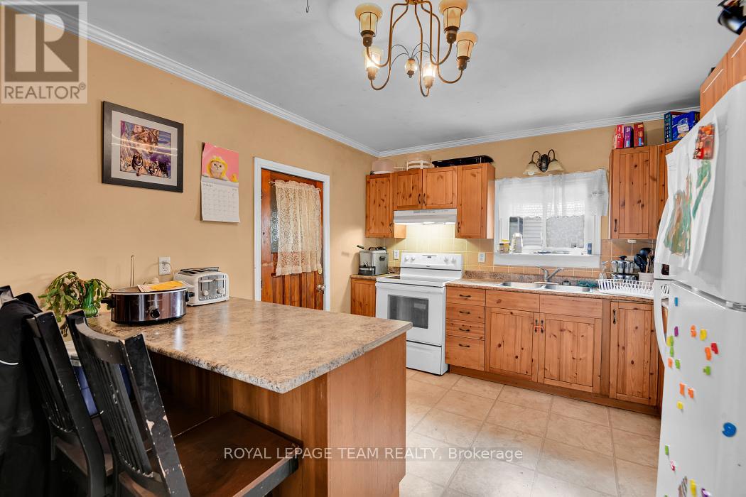 93 Queen Street, Smiths Falls, Ontario  K7A 3N5 - Photo 11 - X12882808