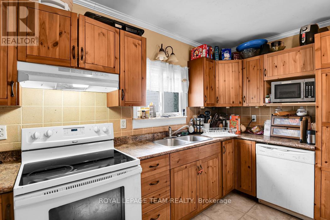 93 Queen Street, Smiths Falls, Ontario  K7A 3N5 - Photo 12 - X12882808