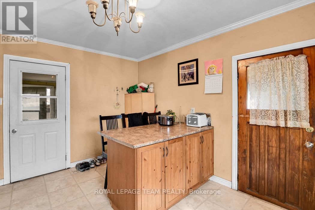 93 Queen Street, Smiths Falls, Ontario  K7A 3N5 - Photo 14 - X12882808