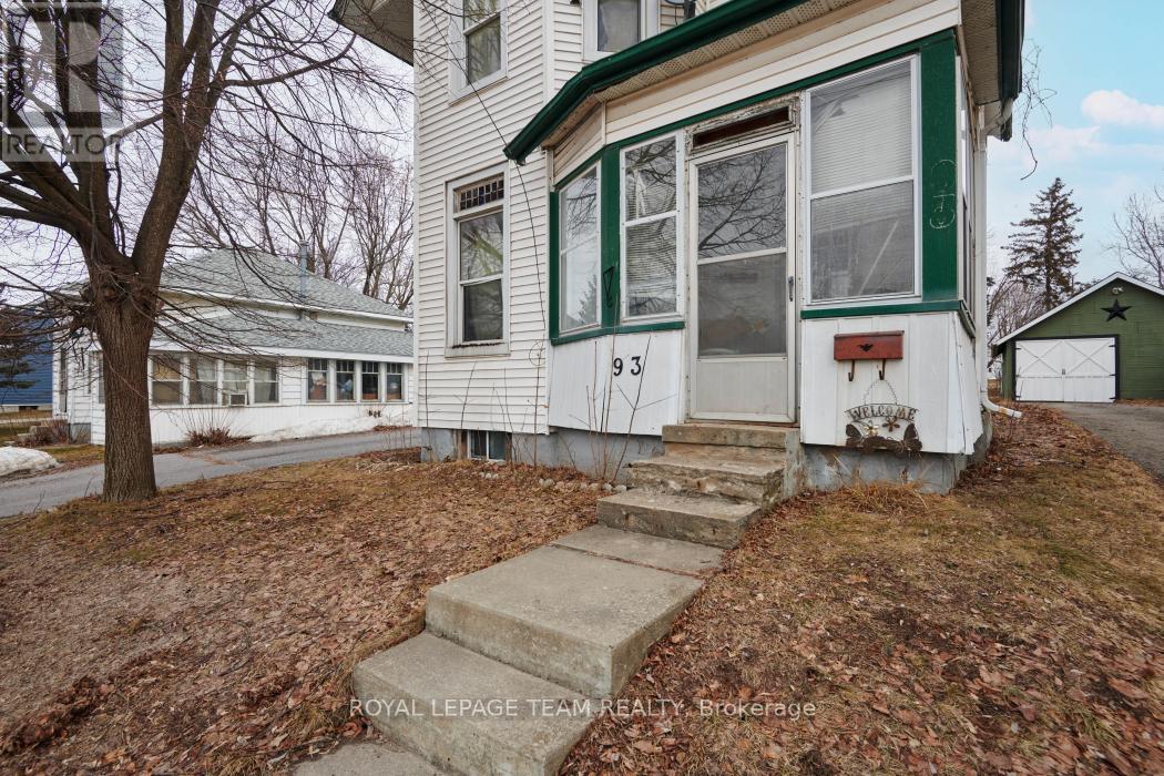 93 Queen Street, Smiths Falls, Ontario  K7A 3N5 - Photo 2 - X12882808