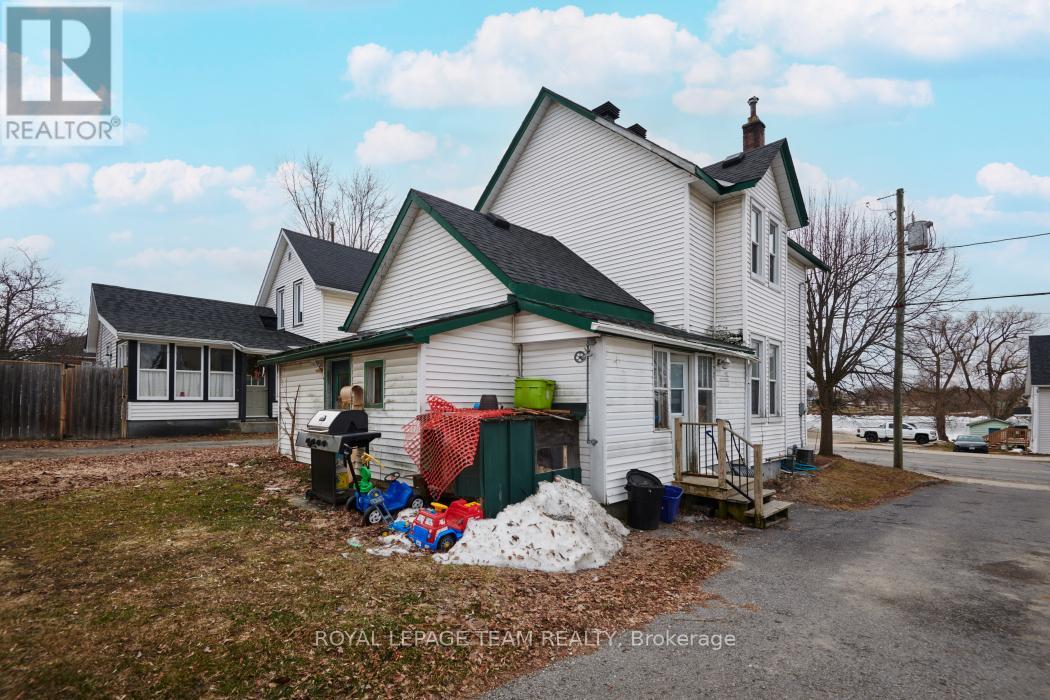 93 Queen Street, Smiths Falls, Ontario  K7A 3N5 - Photo 28 - X12882808