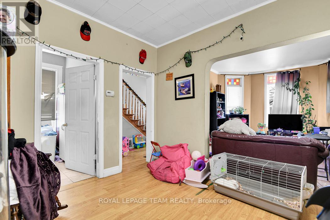 93 Queen Street, Smiths Falls, Ontario  K7A 3N5 - Photo 9 - X12882808