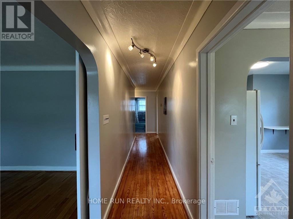 98 Donald Street, Ottawa, Ontario  K1K 1N2 - Photo 3 - X12882868