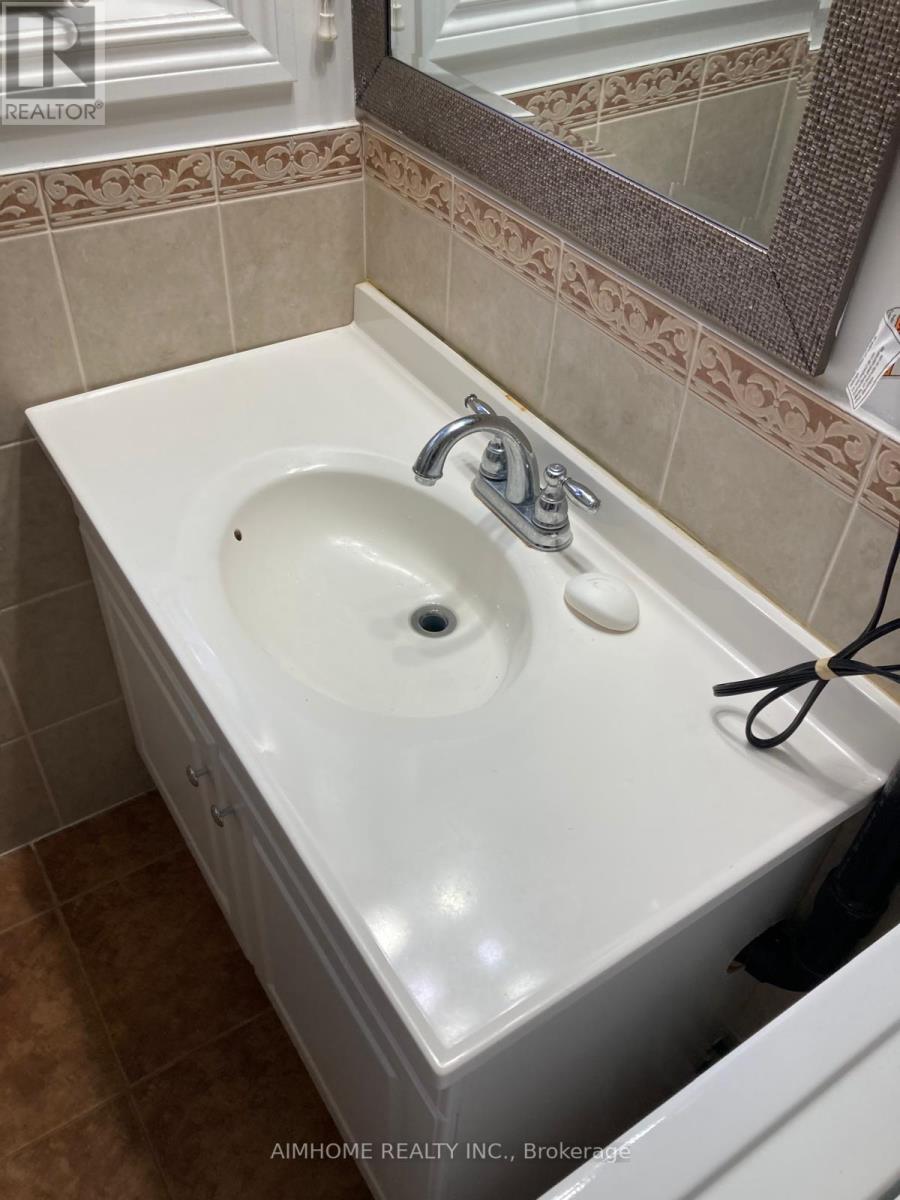 2b Dornfell Street, Toronto, Ontario  M2R 2Y6 - Photo 23 - C12859074