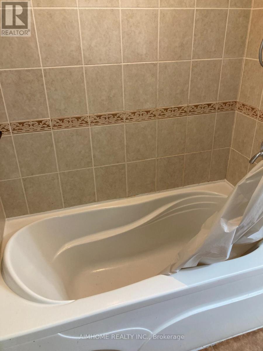 2b Dornfell Street, Toronto, Ontario  M2R 2Y6 - Photo 8 - C12859074