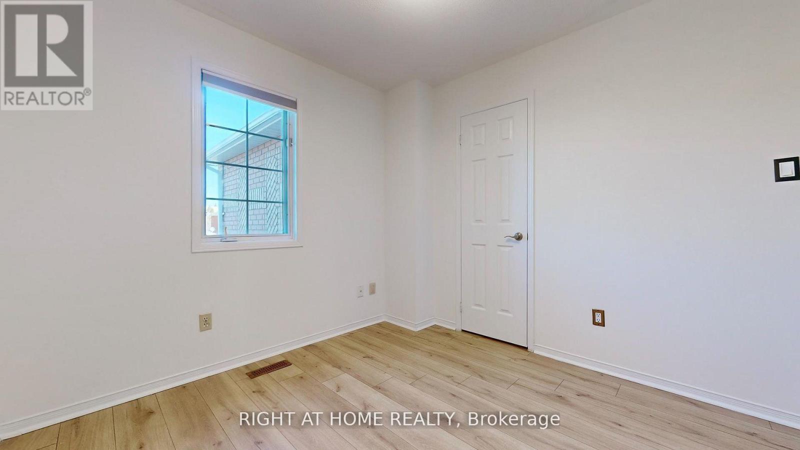 112 Creekwood Crescent, Whitby, Ontario  L1R 2K4 - Photo 17 - E12882878