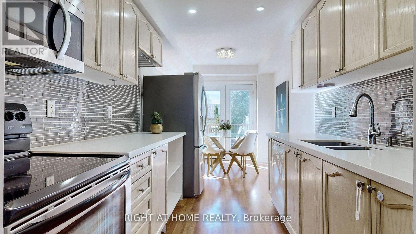 112 Creekwood Crescent, Whitby, Ontario  L1R 2K4 - Photo 6 - E12882878