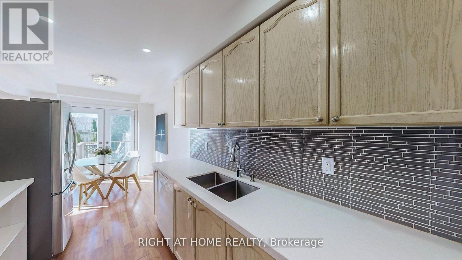 112 Creekwood Crescent, Whitby, Ontario  L1R 2K4 - Photo 8 - E12882878