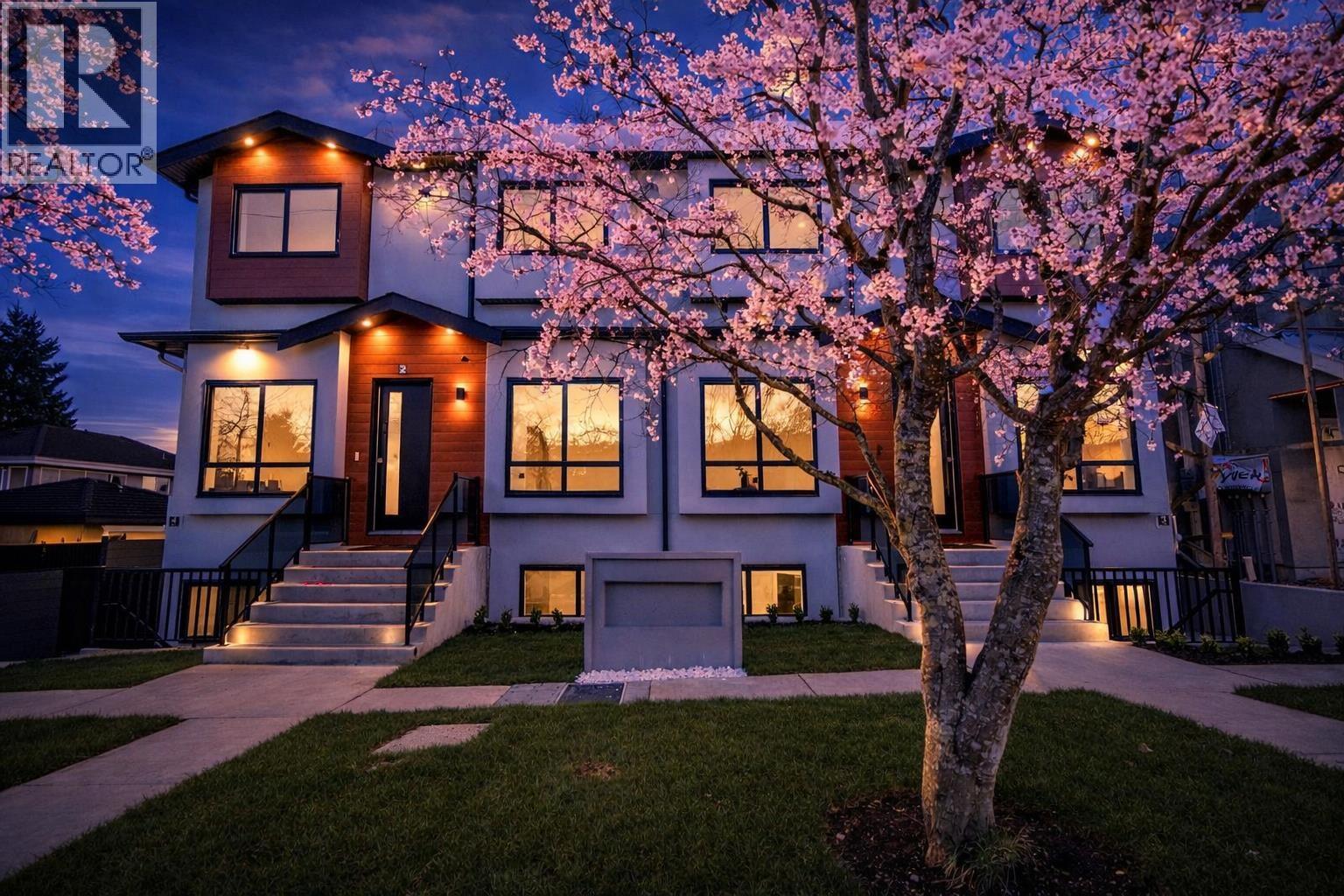 3 6692 NAPIER STREET, Burnaby, British Columbia