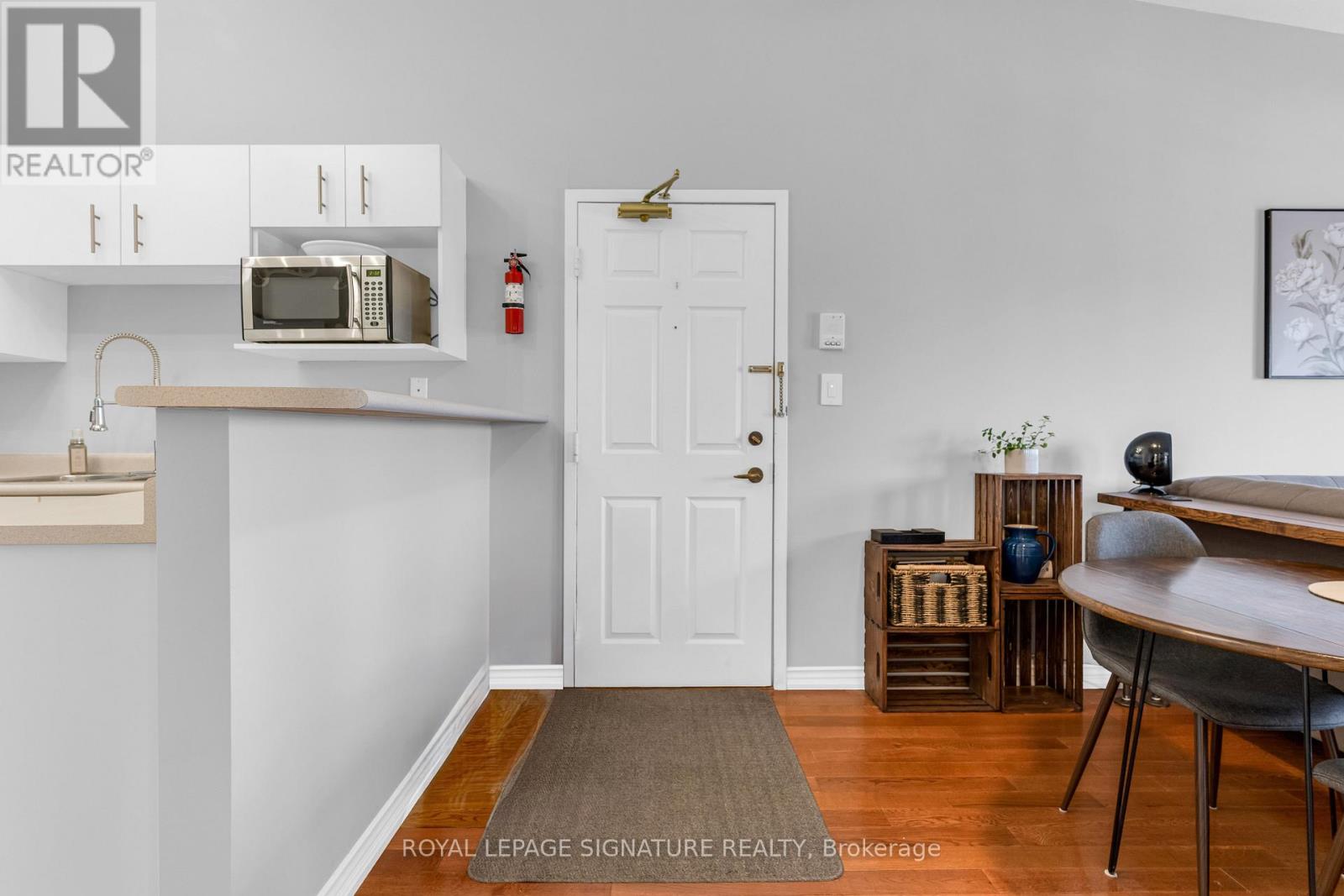 410 - 4005 Kilmer Drive, Burlington, Ontario  L7M 4M2 - Photo 3 - W12882784