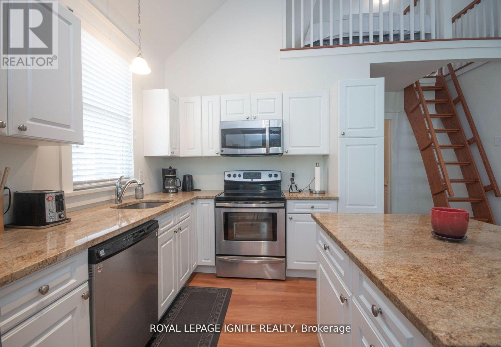 208 - 19 Summer Village Lane, Prince Edward County, Ontario  K0K 1P0 - Photo 23 - X12882818