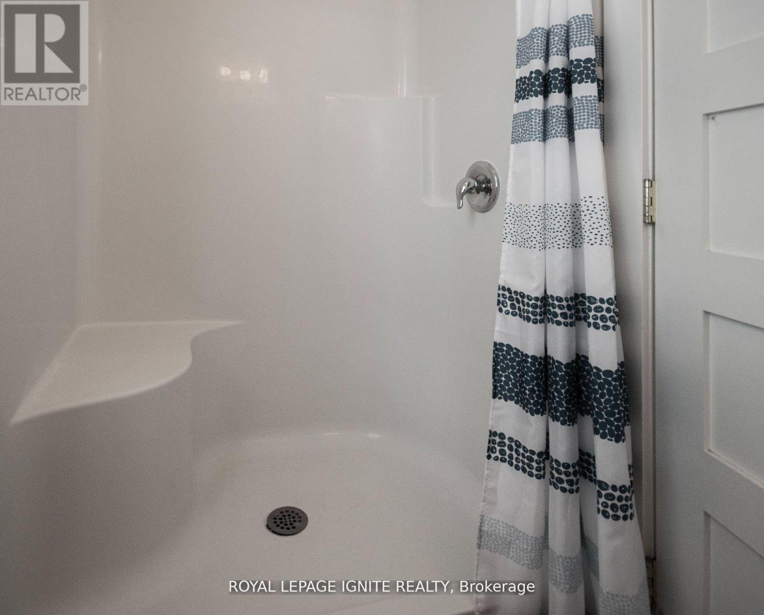 208 - 19 Summer Village Lane, Prince Edward County, Ontario  K0K 1P0 - Photo 24 - X12882818