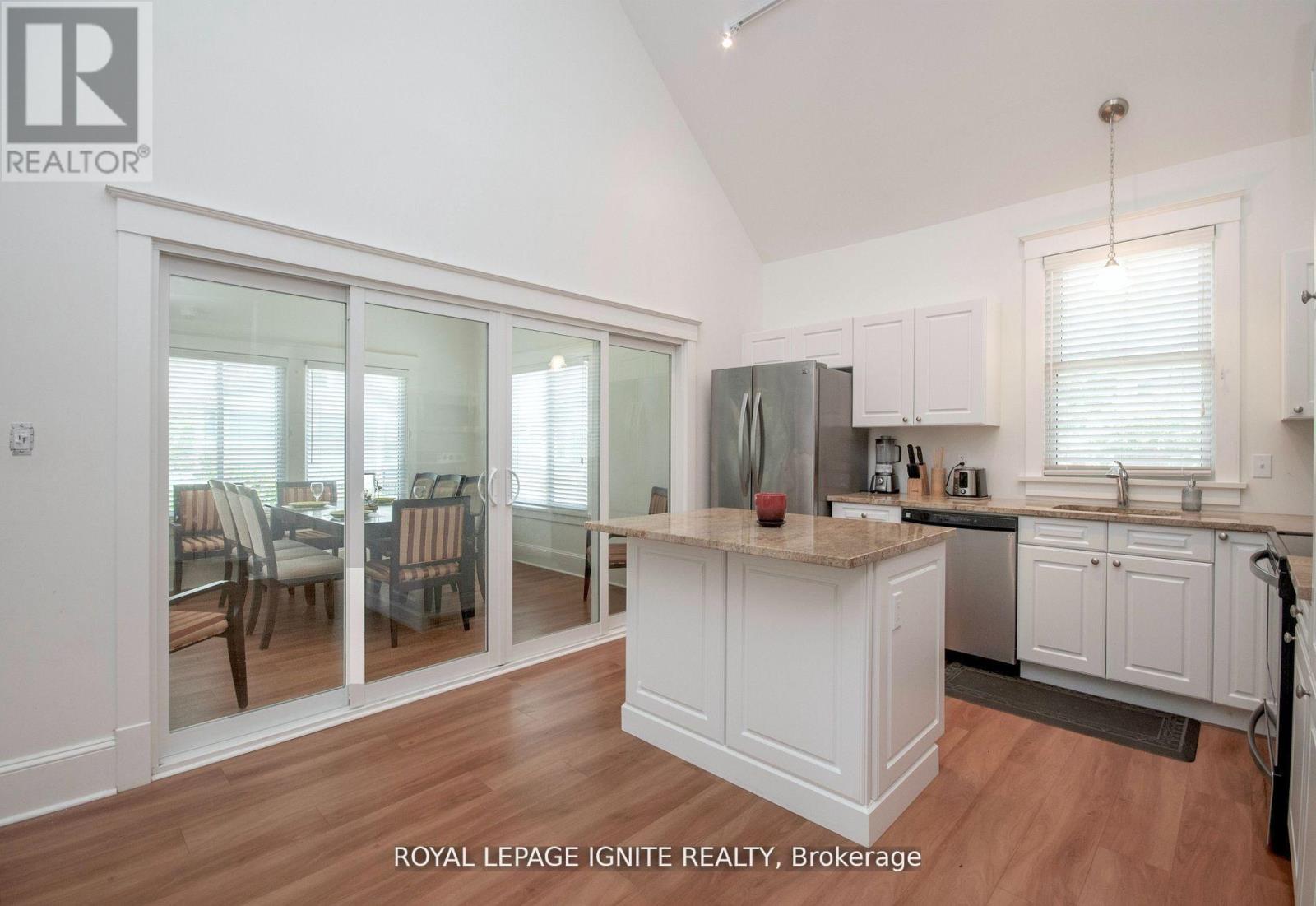 208 - 19 Summer Village Lane, Prince Edward County, Ontario  K0K 1P0 - Photo 37 - X12882818