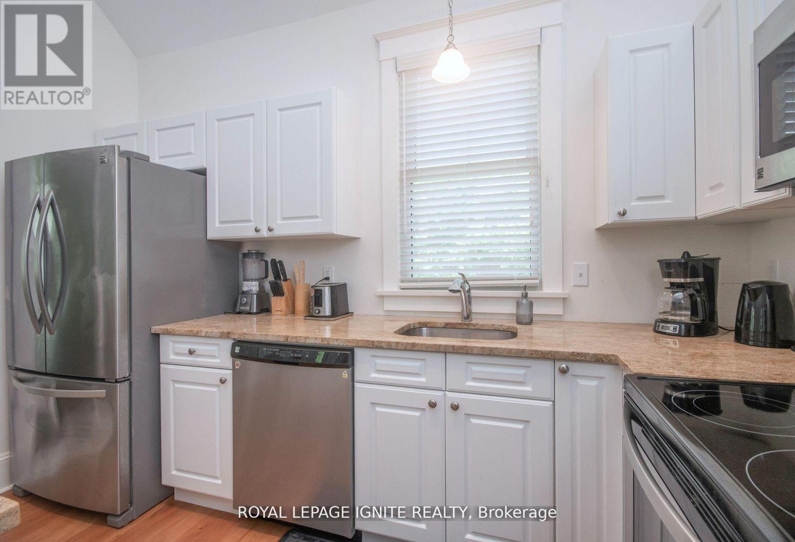 208 - 19 Summer Village Lane, Prince Edward County, Ontario  K0K 1P0 - Photo 40 - X12882818