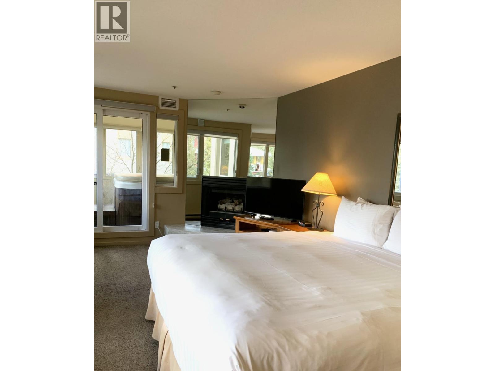 202/302 4321 Village Gate Boulevard, Whistler, British Columbia  V8E 1H3 - Photo 2 - R3099757