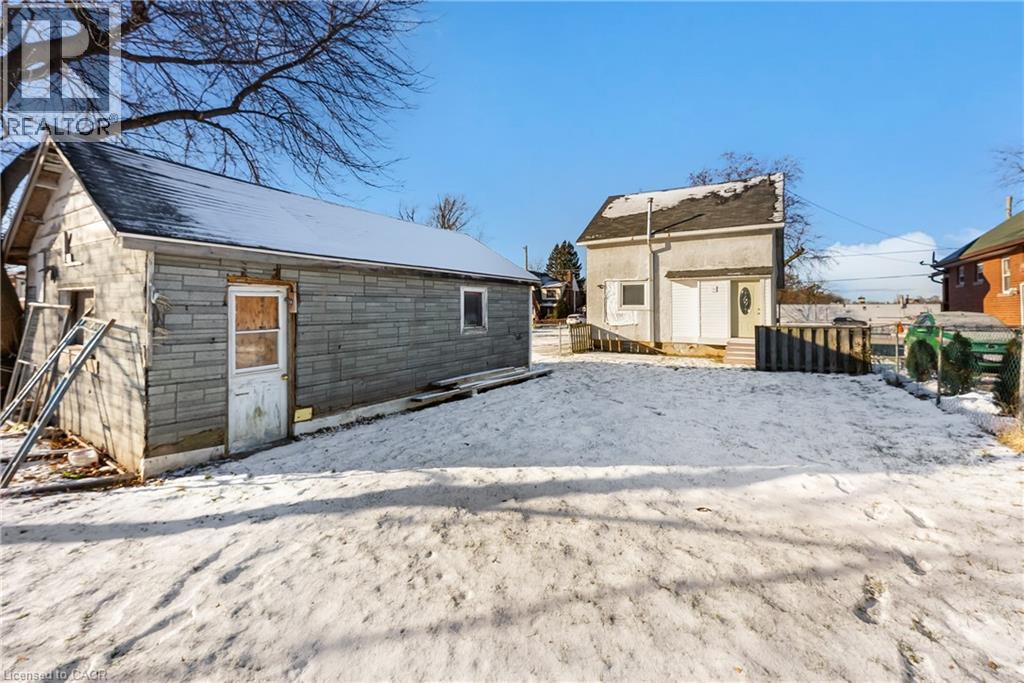 5932 Carlton Avenue, Niagara Falls, Ontario  L2G 5J5 - Photo 2 - 40812213