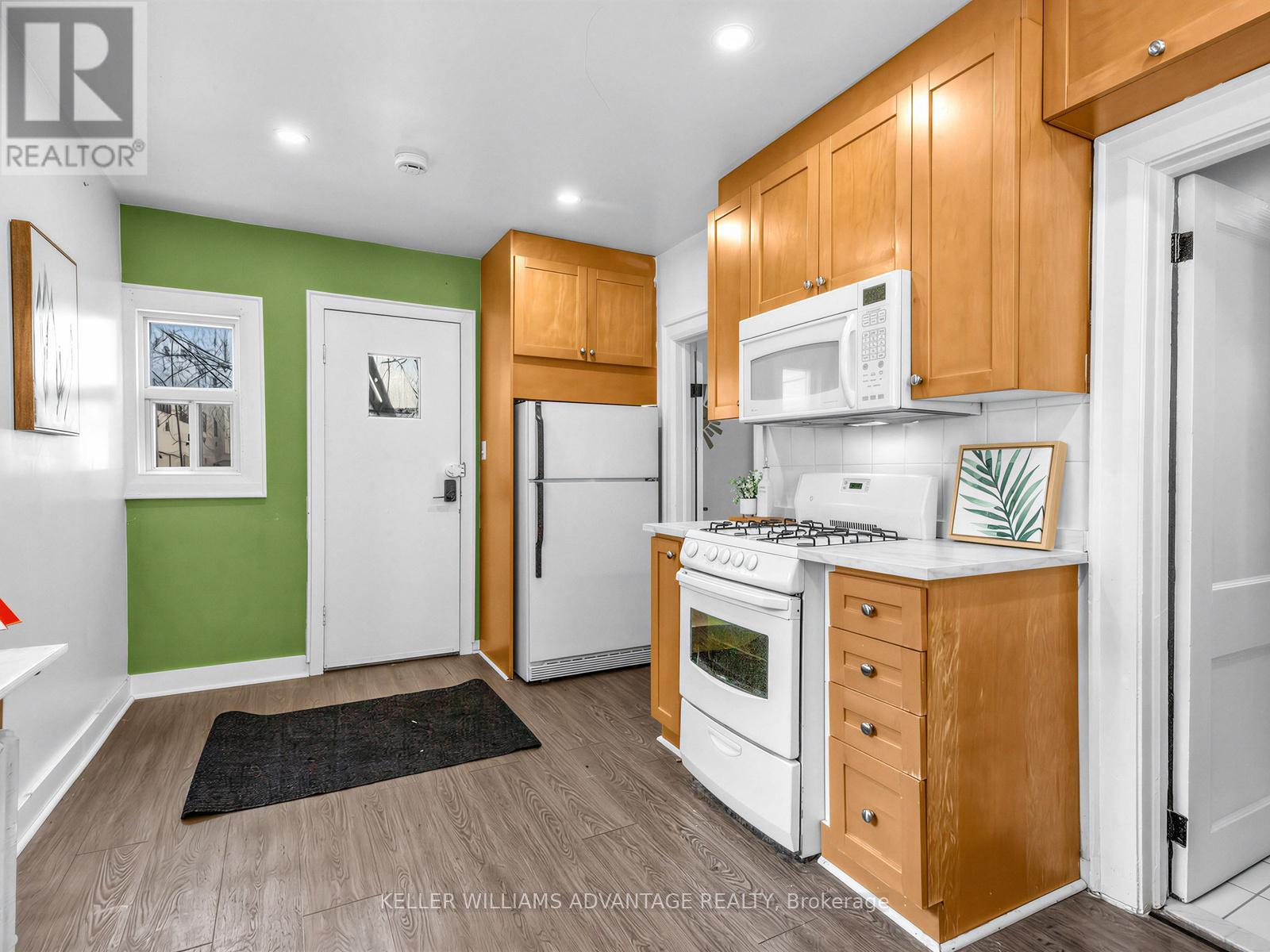 12 Hastings Avenue, Toronto, Ontario  M4L 2L2 - Photo 9 - E12847588