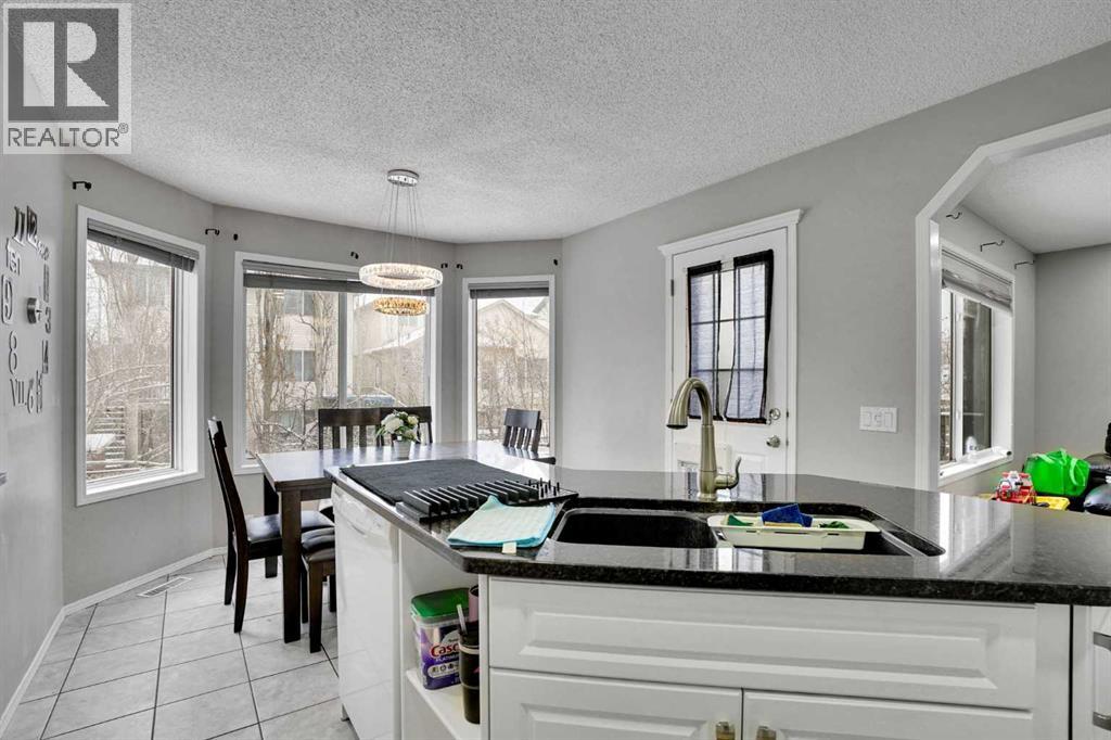 39 Douglasview Road Se, Calgary, Alberta  T2Z 2S8 - Photo 12 - A2292349