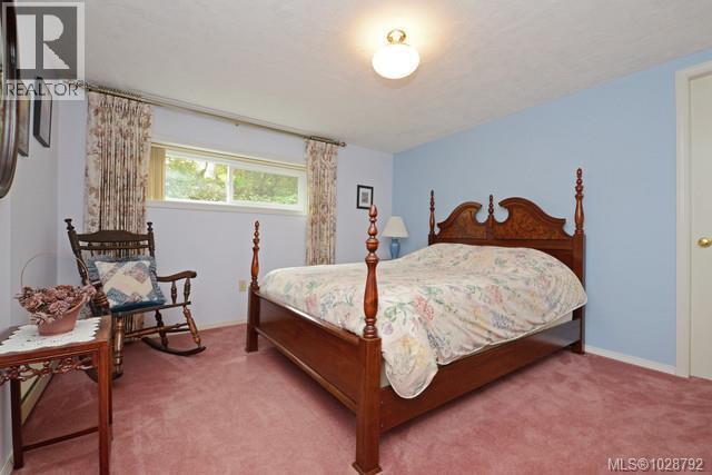 1055 Thistlewood Dr, Saanich, British Columbia  V8X 4V7 - Photo 15 - 1028792
