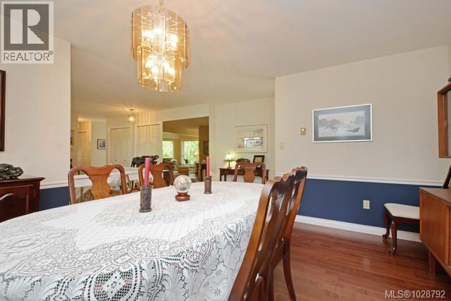 1055 Thistlewood Dr, Saanich, British Columbia  V8X 4V7 - Photo 5 - 1028792