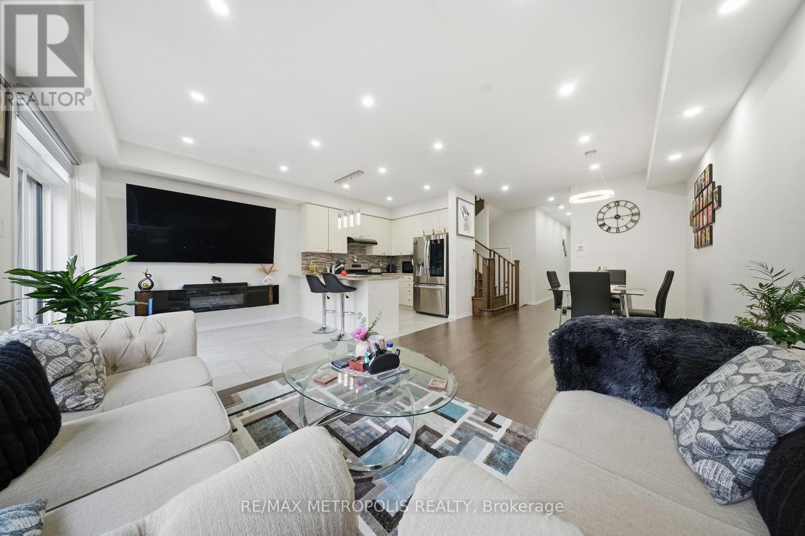 408 Blackburn Drive, Brantford, Ontario  N3T 0K4 - Photo 5 - X12882888