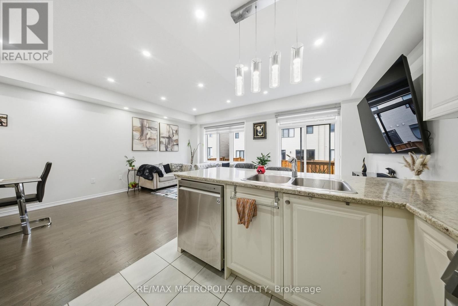 408 Blackburn Drive, Brantford, Ontario  N3T 0K4 - Photo 8 - X12882888