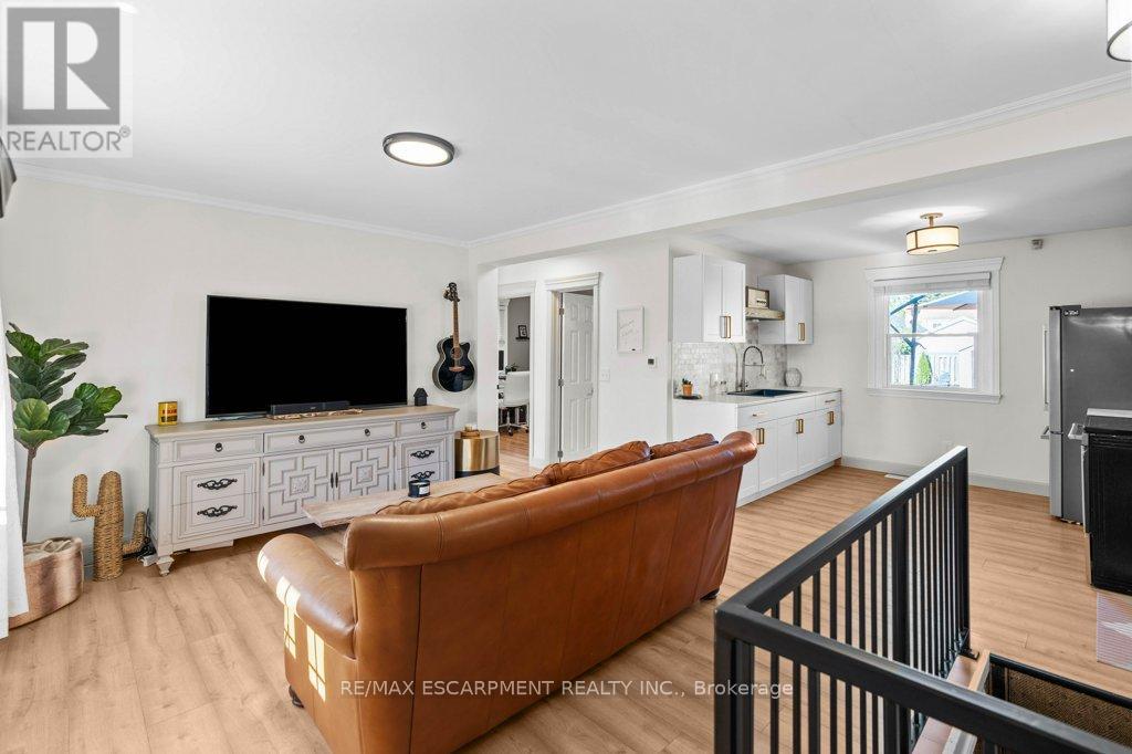 12 Wade Avenue, Brantford, Ontario  N3T 1W8 - Photo 7 - X12882892