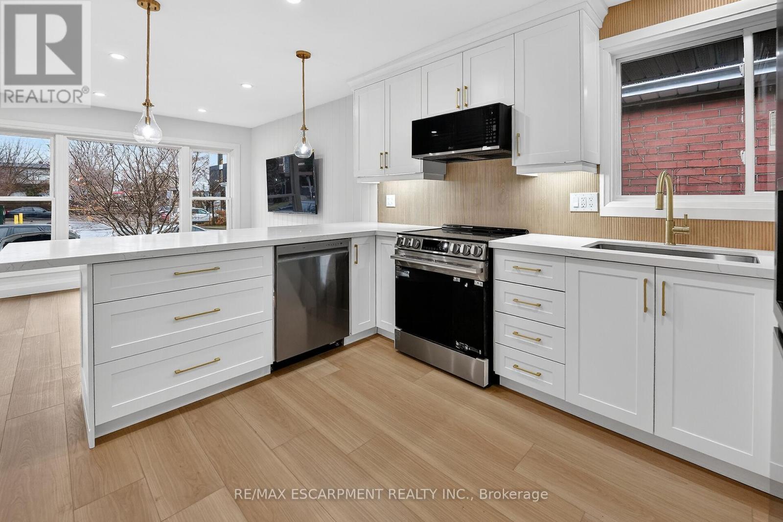 7 Crosthwaite Avenue S, Hamilton, Ontario  L8K 2T7 - Photo 12 - X12882910