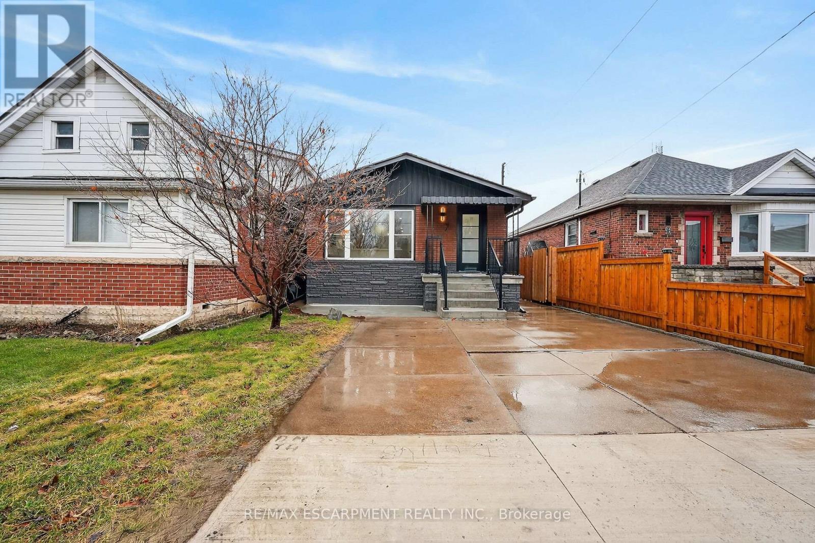 7 Crosthwaite Avenue S, Hamilton, Ontario  L8K 2T7 - Photo 4 - X12882910