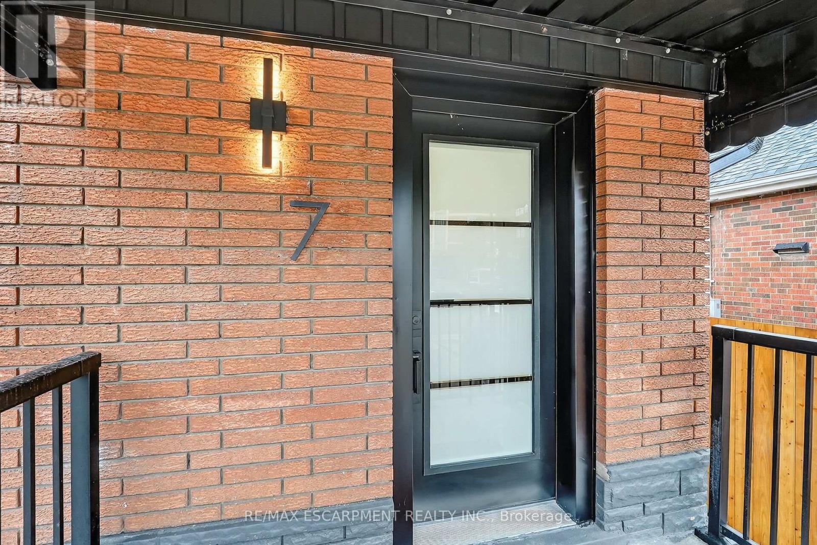 7 Crosthwaite Avenue S, Hamilton, Ontario  L8K 2T7 - Photo 7 - X12882910