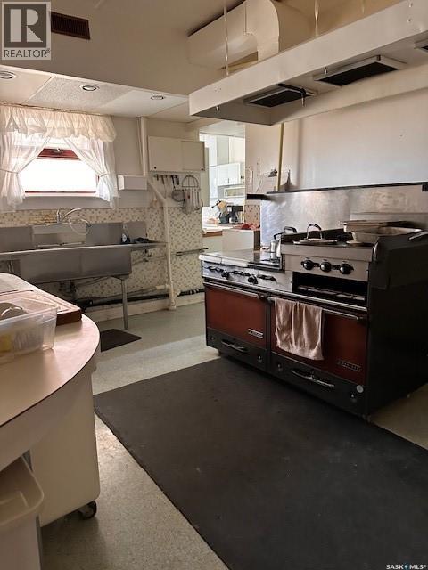 401 1st Avenue, Ponteix, Saskatchewan  S0N 1Z0 - Photo 17 - SK030449