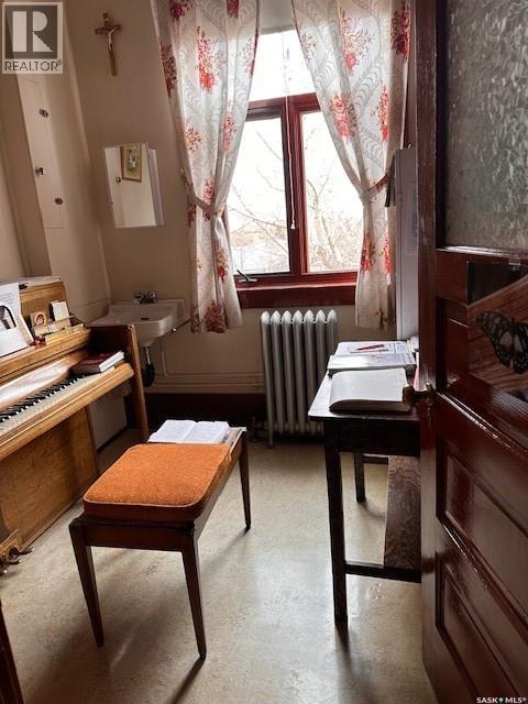 401 1st Avenue, Ponteix, Saskatchewan  S0N 1Z0 - Photo 33 - SK030449