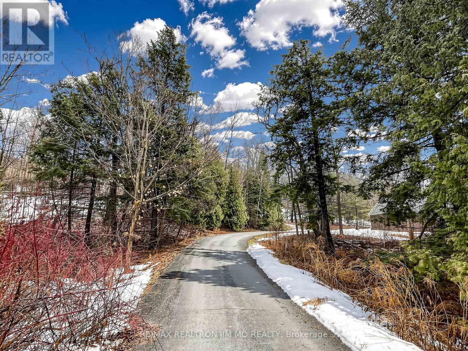 1785 Davis Drive W, King, Ontario  L3Y 4V9 - Photo 5 - N12869374