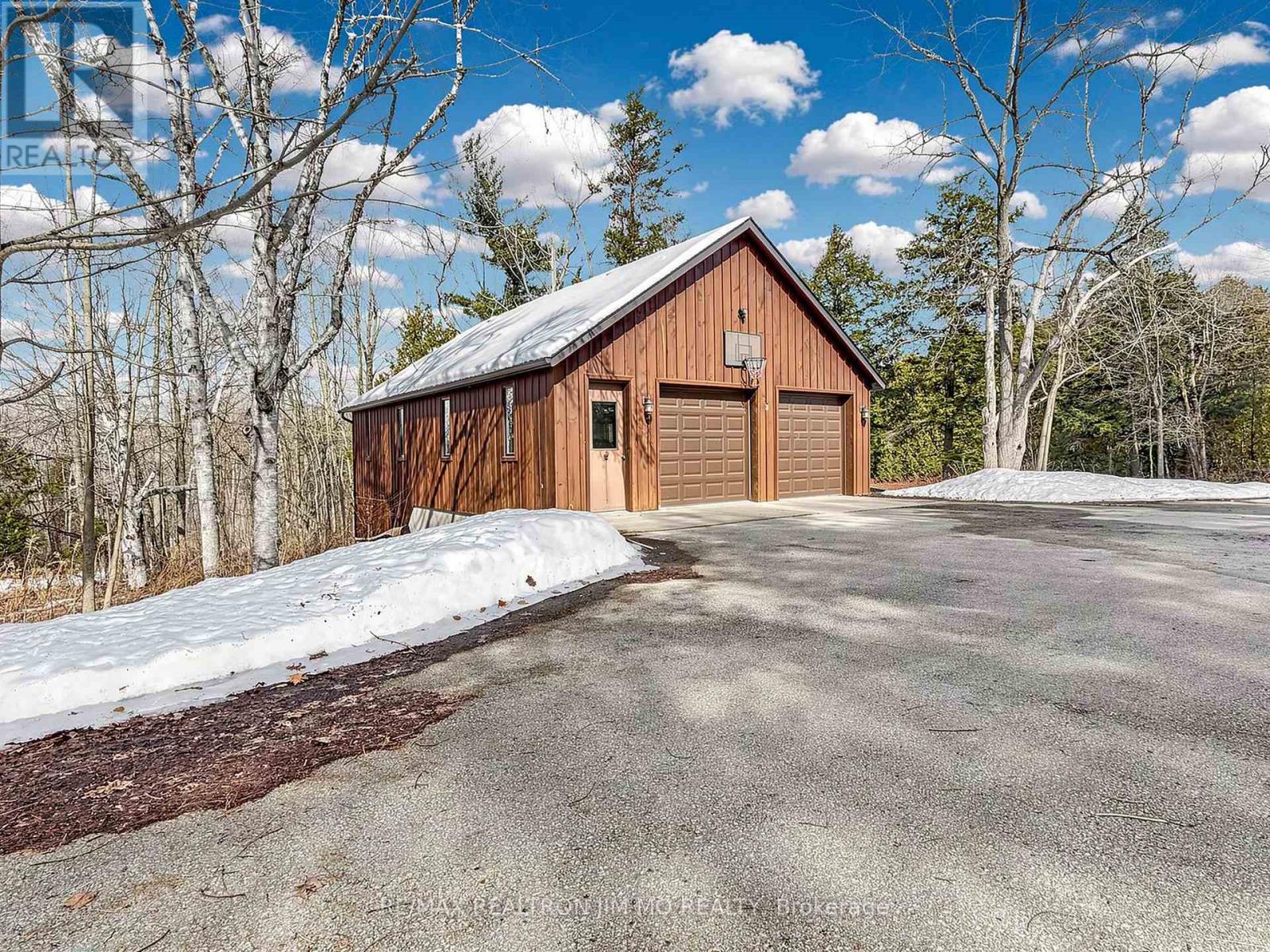 1785 Davis Drive W, King, Ontario  L3Y 4V9 - Photo 48 - N12869374