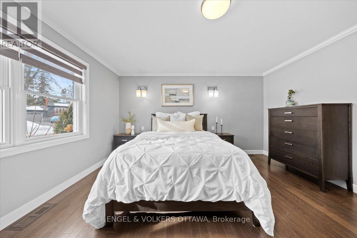 1005 Gold Crescent, Ottawa, Ontario  K2B 8C4 - Photo 19 - X12855888