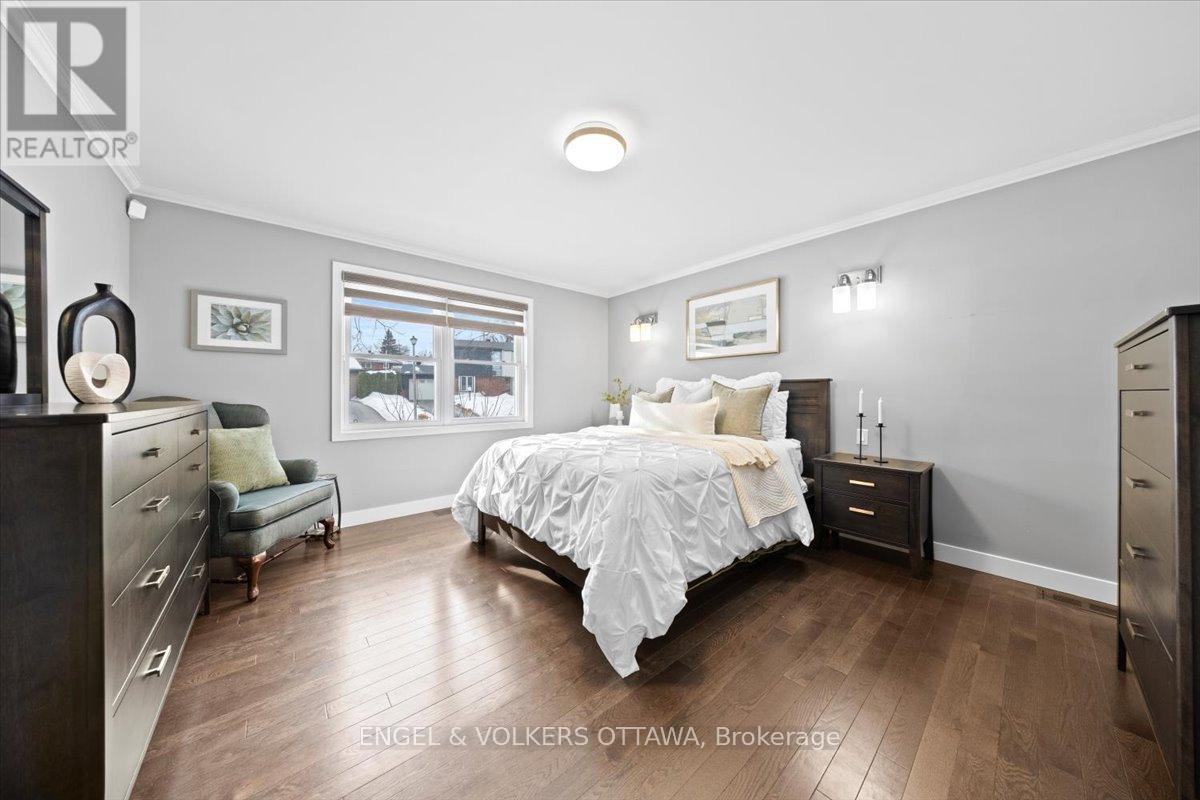 1005 Gold Crescent, Ottawa, Ontario  K2B 8C4 - Photo 18 - X12855888