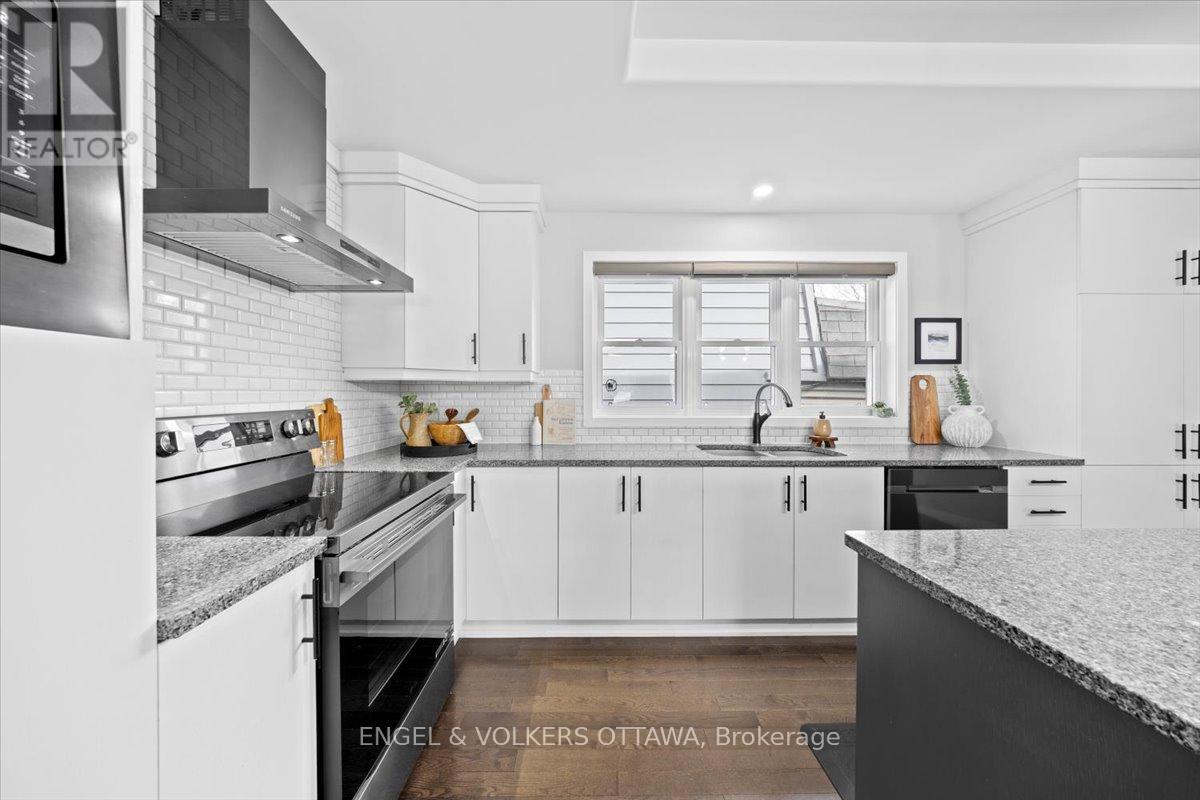 1005 Gold Crescent, Ottawa, Ontario  K2B 8C4 - Photo 12 - X12855888