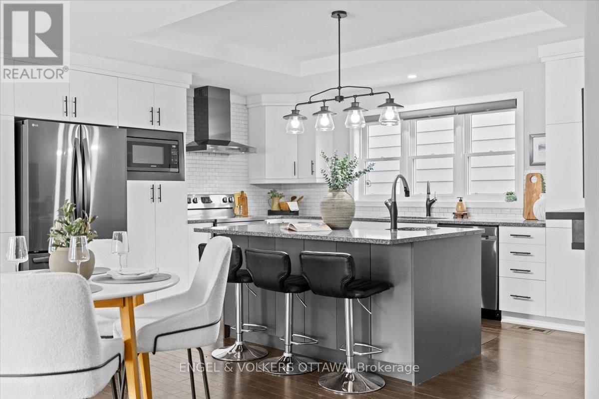 1005 Gold Crescent, Ottawa, Ontario  K2B 8C4 - Photo 14 - X12855888