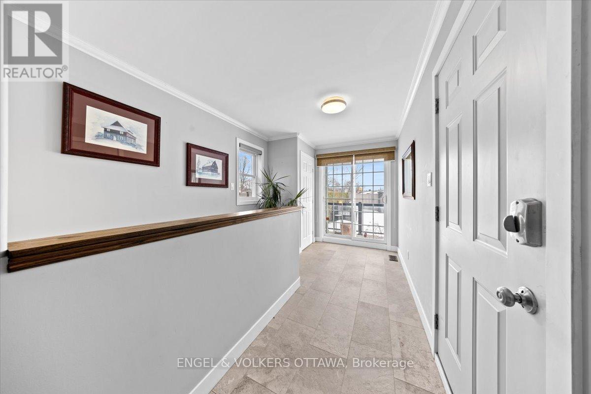 1005 Gold Crescent, Ottawa, Ontario  K2B 8C4 - Photo 27 - X12855888