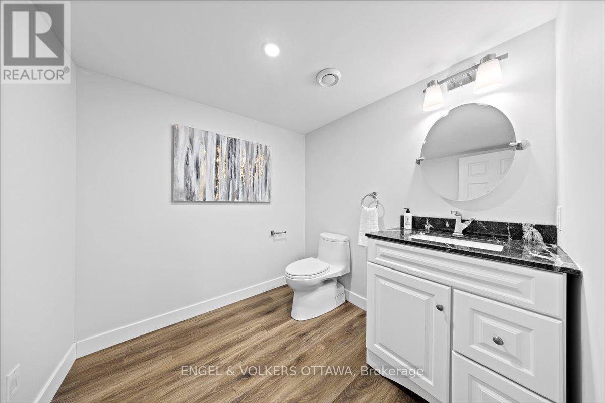 1005 Gold Crescent, Ottawa, Ontario  K2B 8C4 - Photo 32 - X12855888