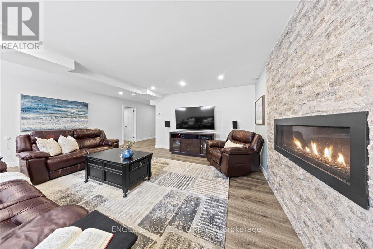 1005 Gold Crescent, Ottawa, Ontario  K2B 8C4 - Photo 37 - X12855888