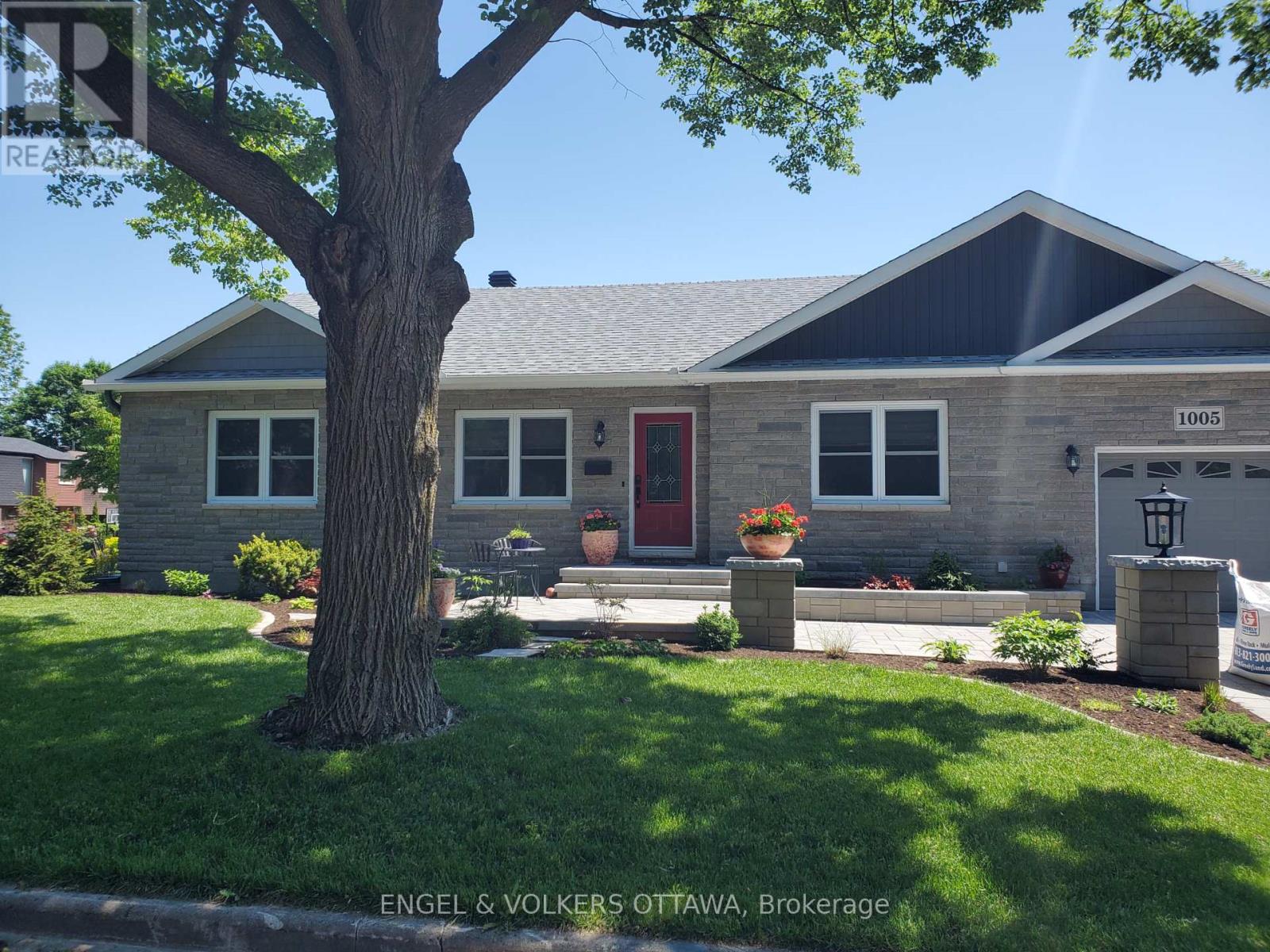 1005 Gold Crescent, Ottawa, Ontario  K2B 8C4 - Photo 44 - X12855888