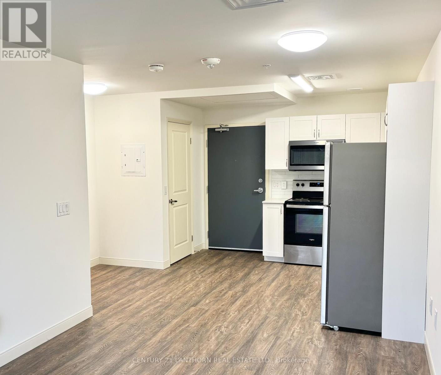 212 - 135 Station Street S, Belleville, Ontario  K8N 2S9 - Photo 2 - X12882952