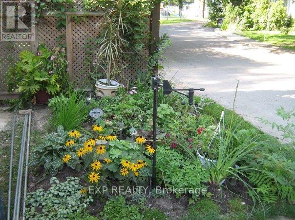 240 Lincoln Road W, Fort Erie, Ontario  L0S 1B0 - Photo 3 - X12854156