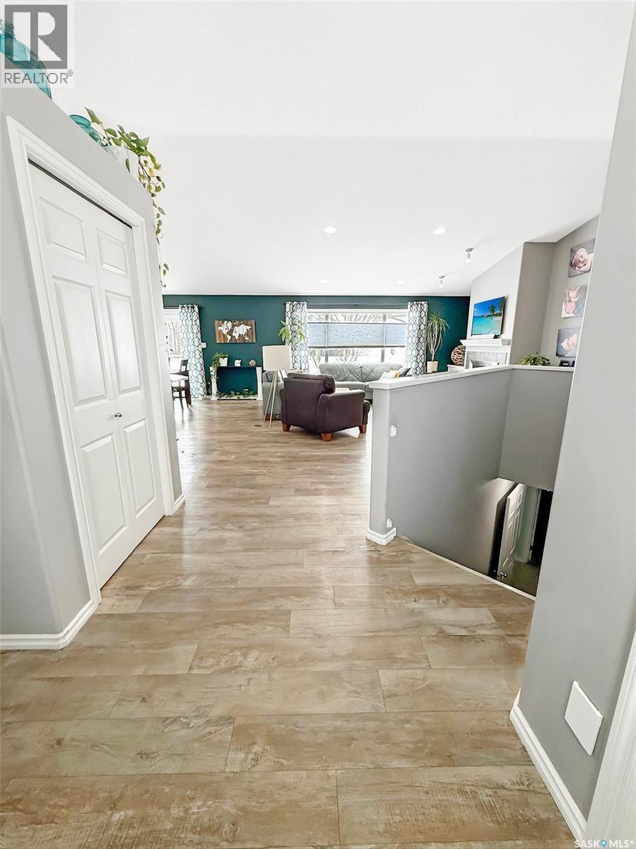 512 Keene Drive, Swift Current, Saskatchewan  S9H 0B4 - Photo 2 - SK030283