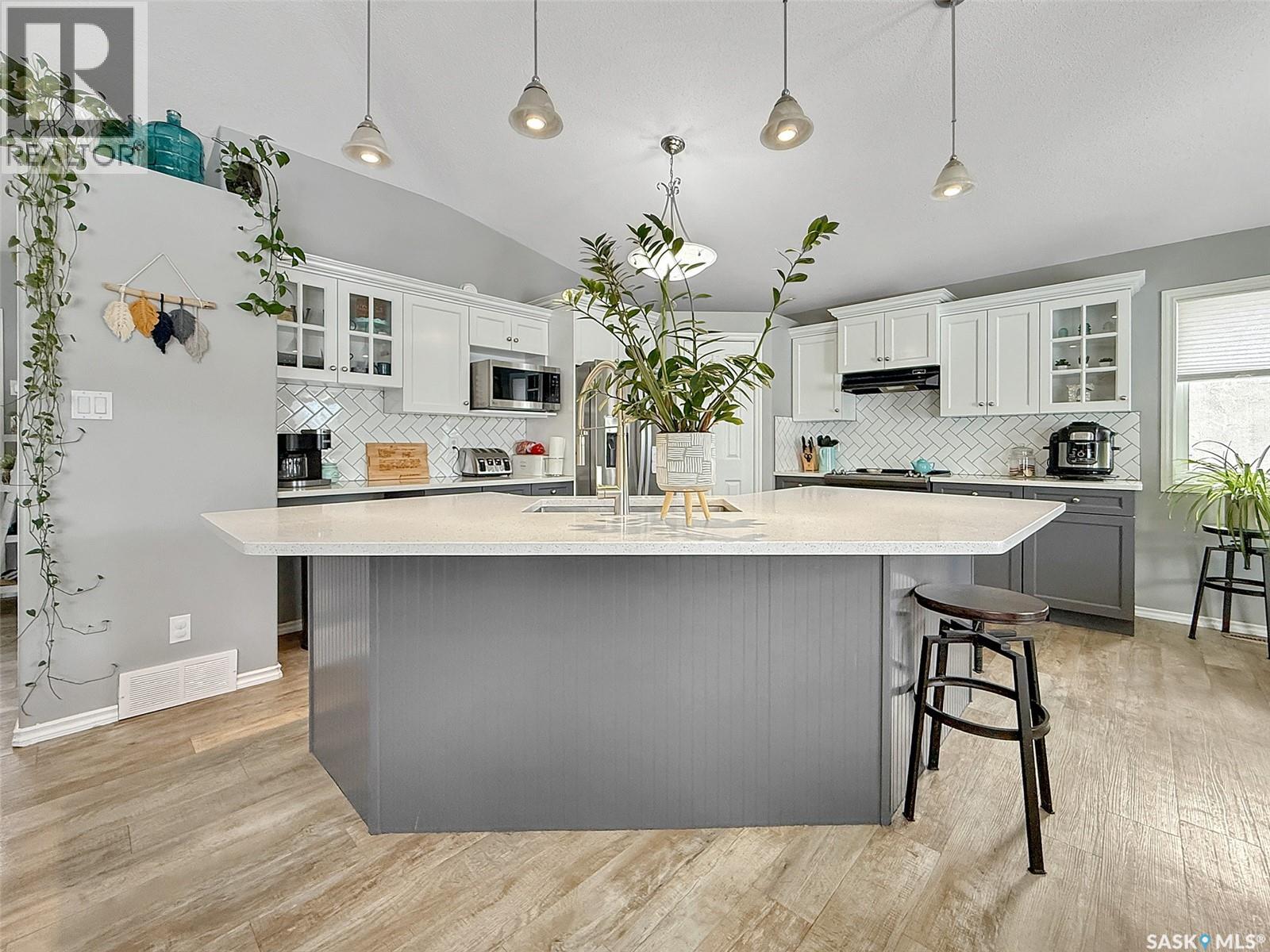 512 Keene Drive, Swift Current, Saskatchewan  S9H 0B4 - Photo 4 - SK030283