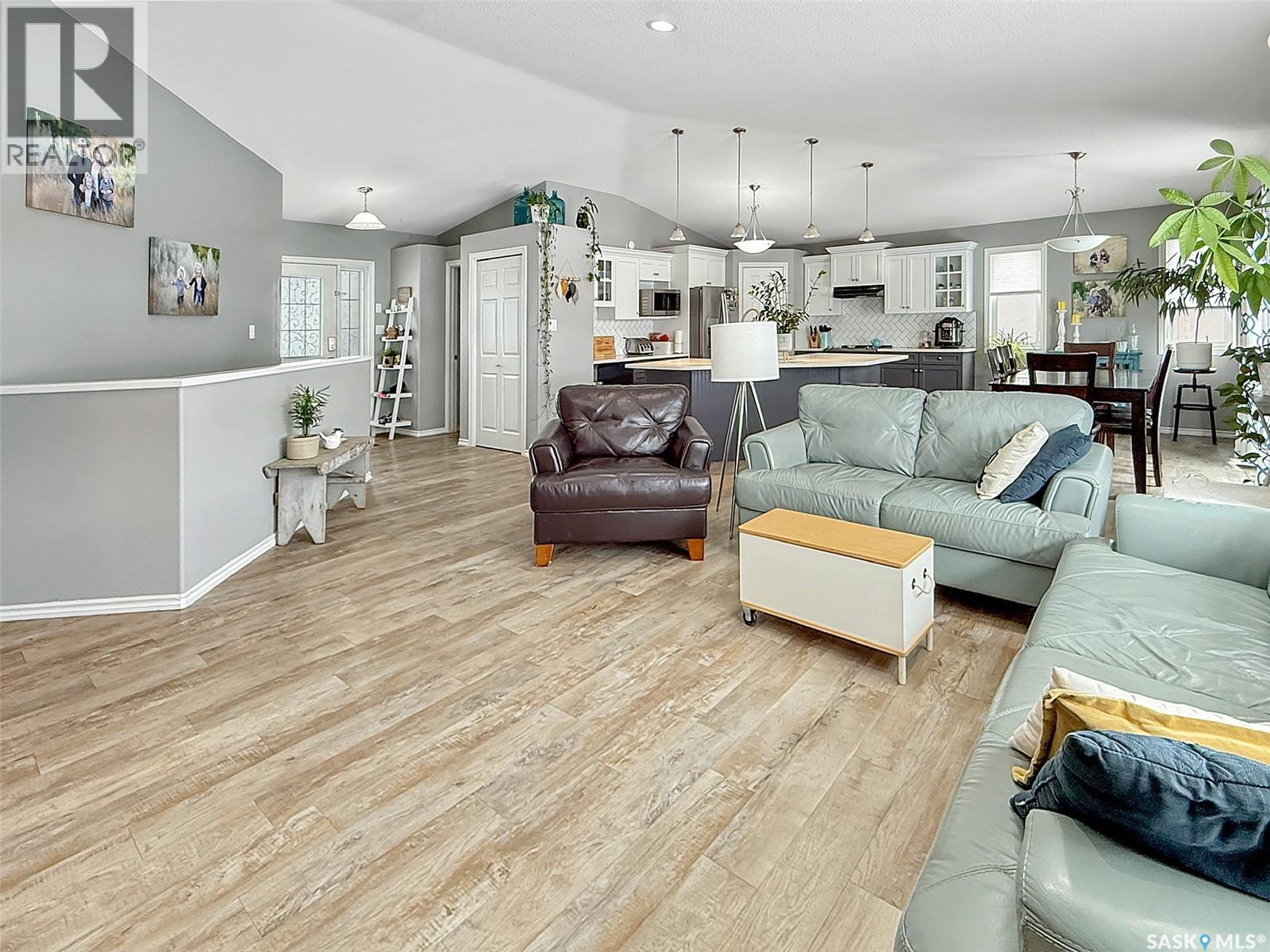 512 Keene Drive, Swift Current, Saskatchewan  S9H 0B4 - Photo 11 - SK030283