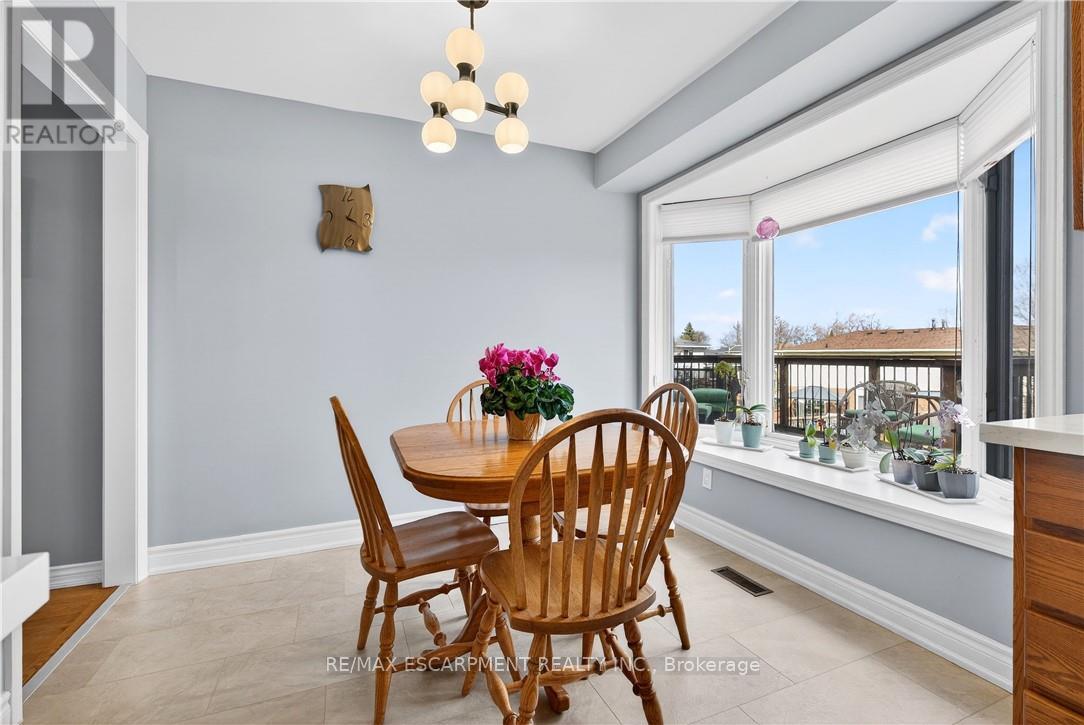 2378 Arnold Crescent, Burlington, Ontario  L7P 4G3 - Photo 15 - W12882940