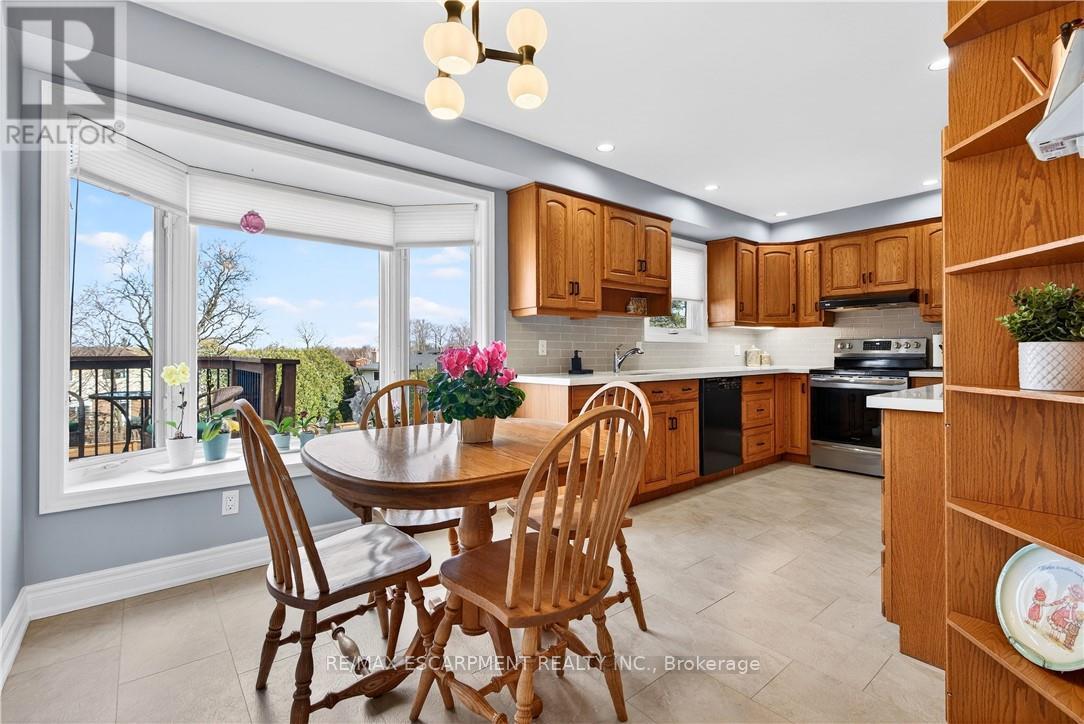 2378 Arnold Crescent, Burlington, Ontario  L7P 4G3 - Photo 16 - W12882940